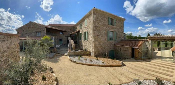Bed and breakfast Domaine Saint Claude - , D'hotes & Insolite Malleval
