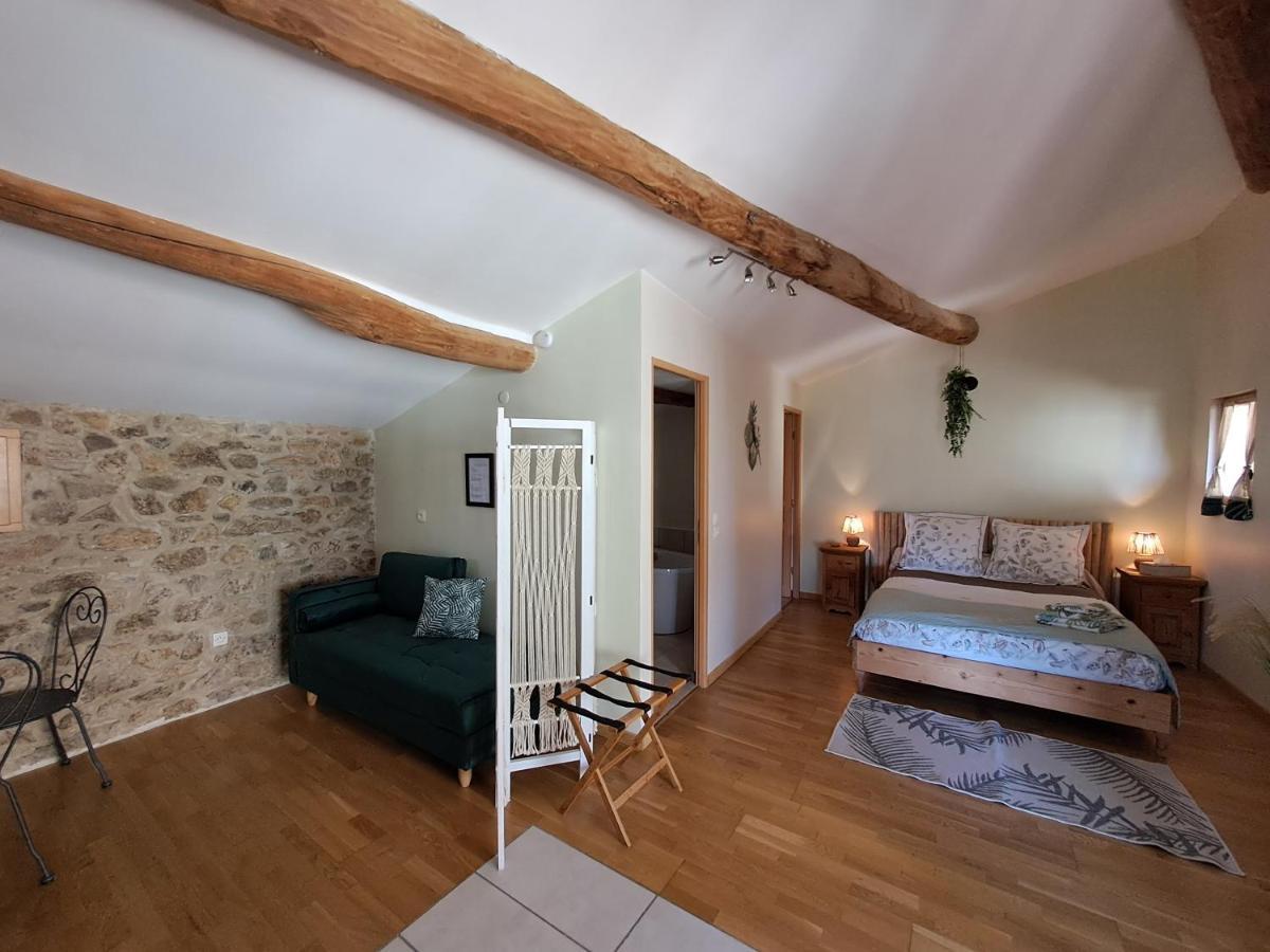 Bed and breakfast Domaine Saint Claude - , D'hotes & Insolite Malleval